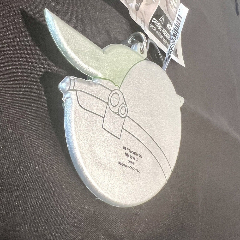 Disney 100 Platinum * Silver Baby Yoda Grogu Clip Blind Bag Monogram Keychain - Picture 7 of 8